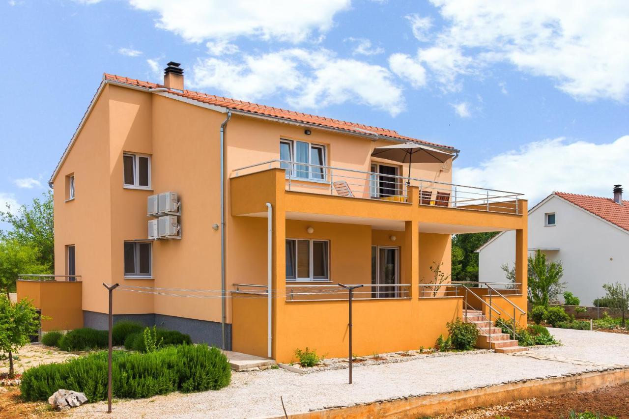 Guesthouse Miranda Np Krka โลโซวาซ ภายนอก รูปภาพ