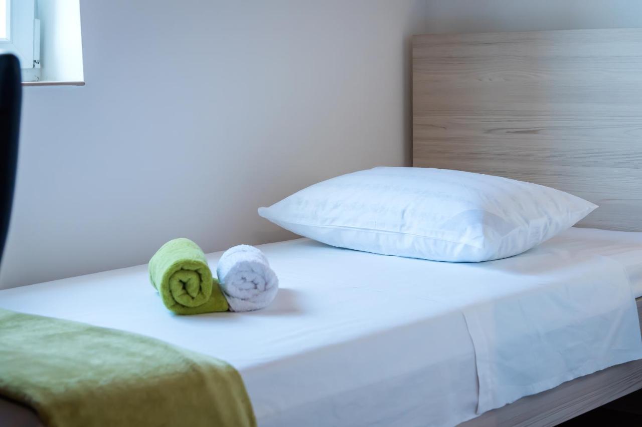 Guesthouse Miranda Np Krka โลโซวาซ ภายนอก รูปภาพ