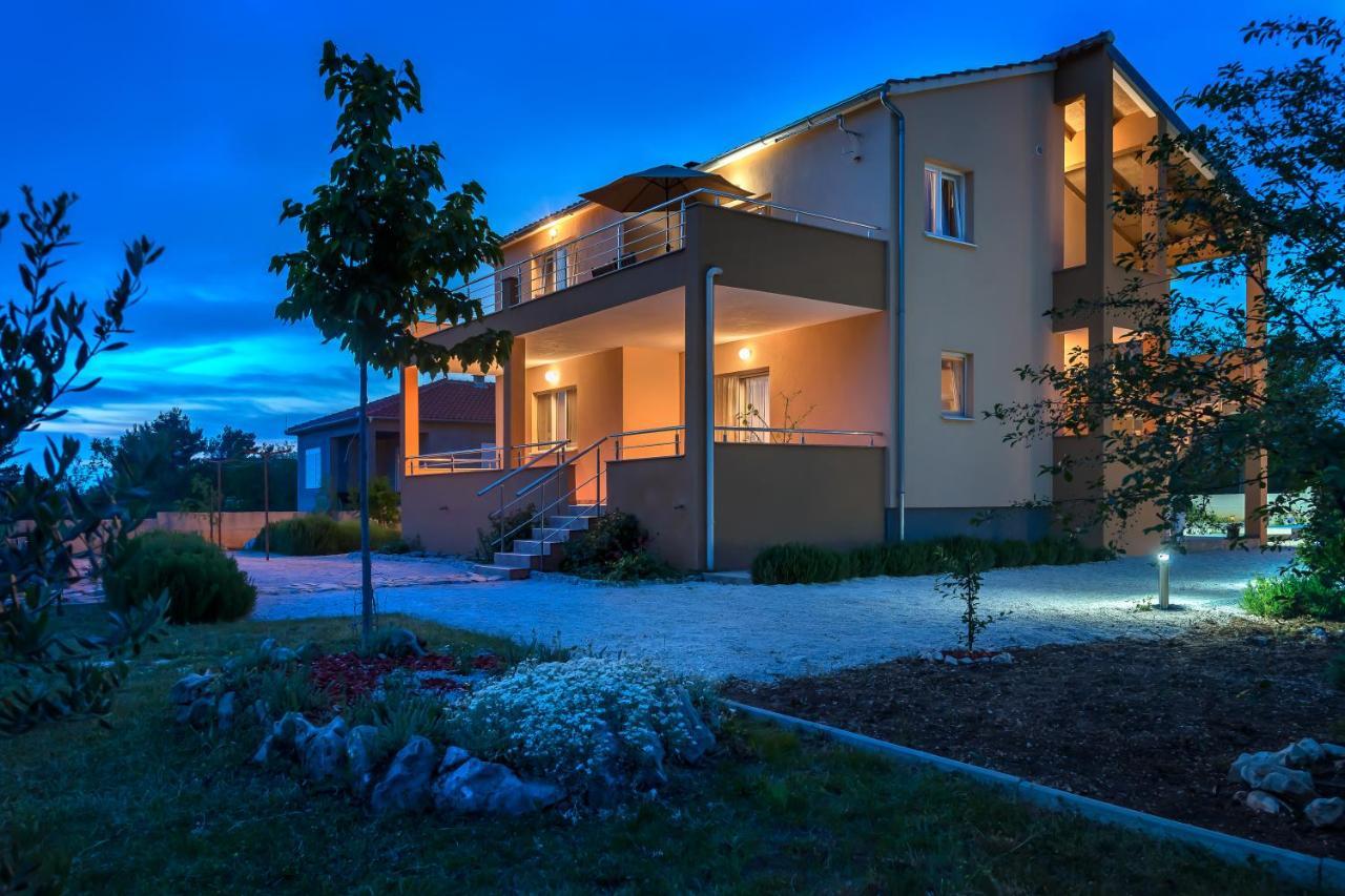 Guesthouse Miranda Np Krka โลโซวาซ ภายนอก รูปภาพ