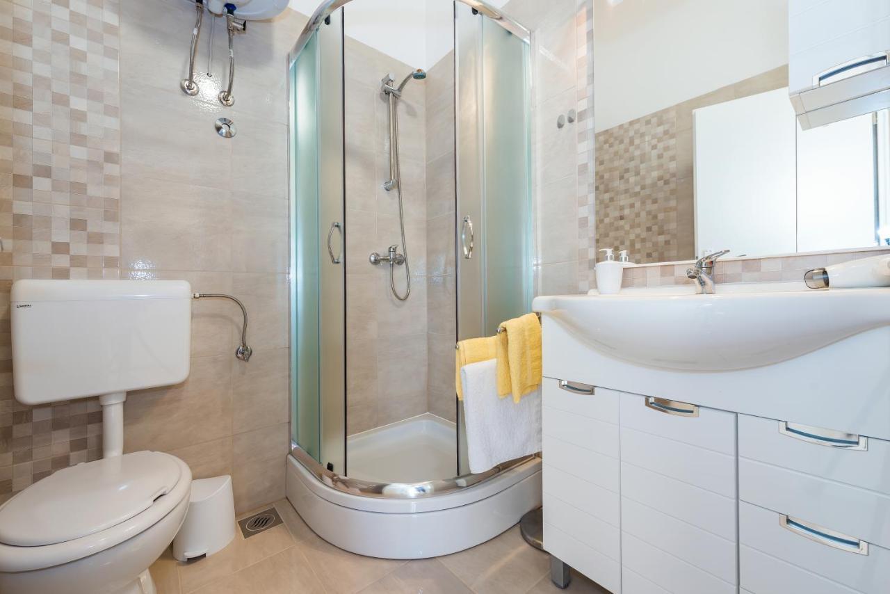 Guesthouse Miranda Np Krka โลโซวาซ ภายนอก รูปภาพ