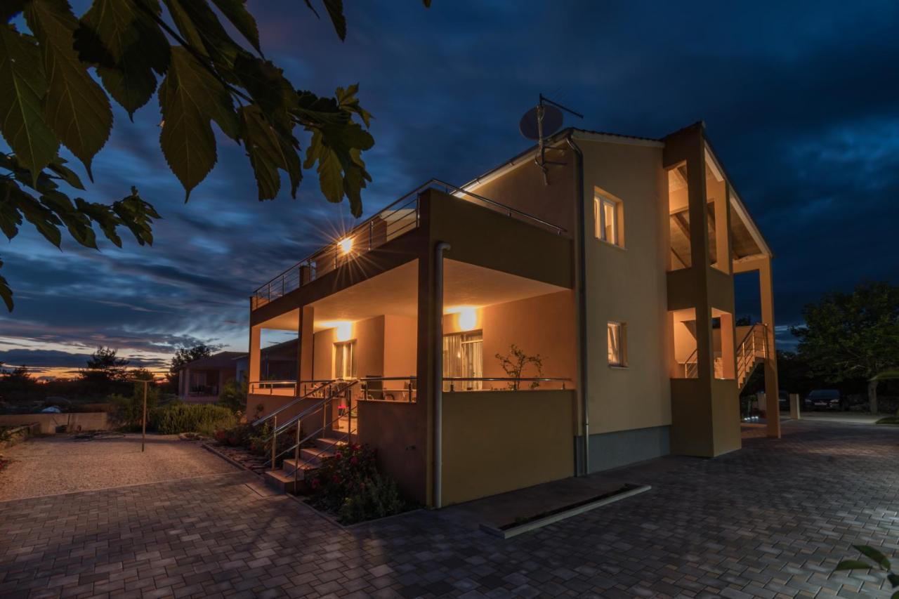 Guesthouse Miranda Np Krka โลโซวาซ ภายนอก รูปภาพ