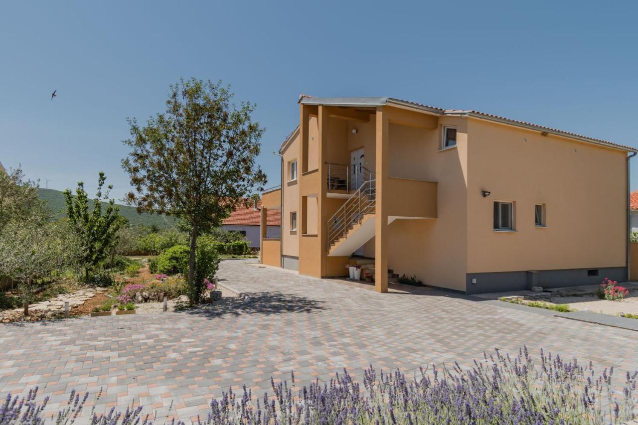 Guesthouse Miranda Np Krka โลโซวาซ ภายนอก รูปภาพ
