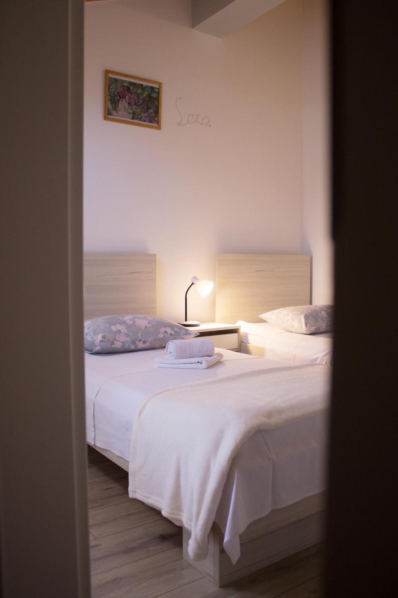 Guesthouse Miranda Np Krka โลโซวาซ ห้อง รูปภาพ