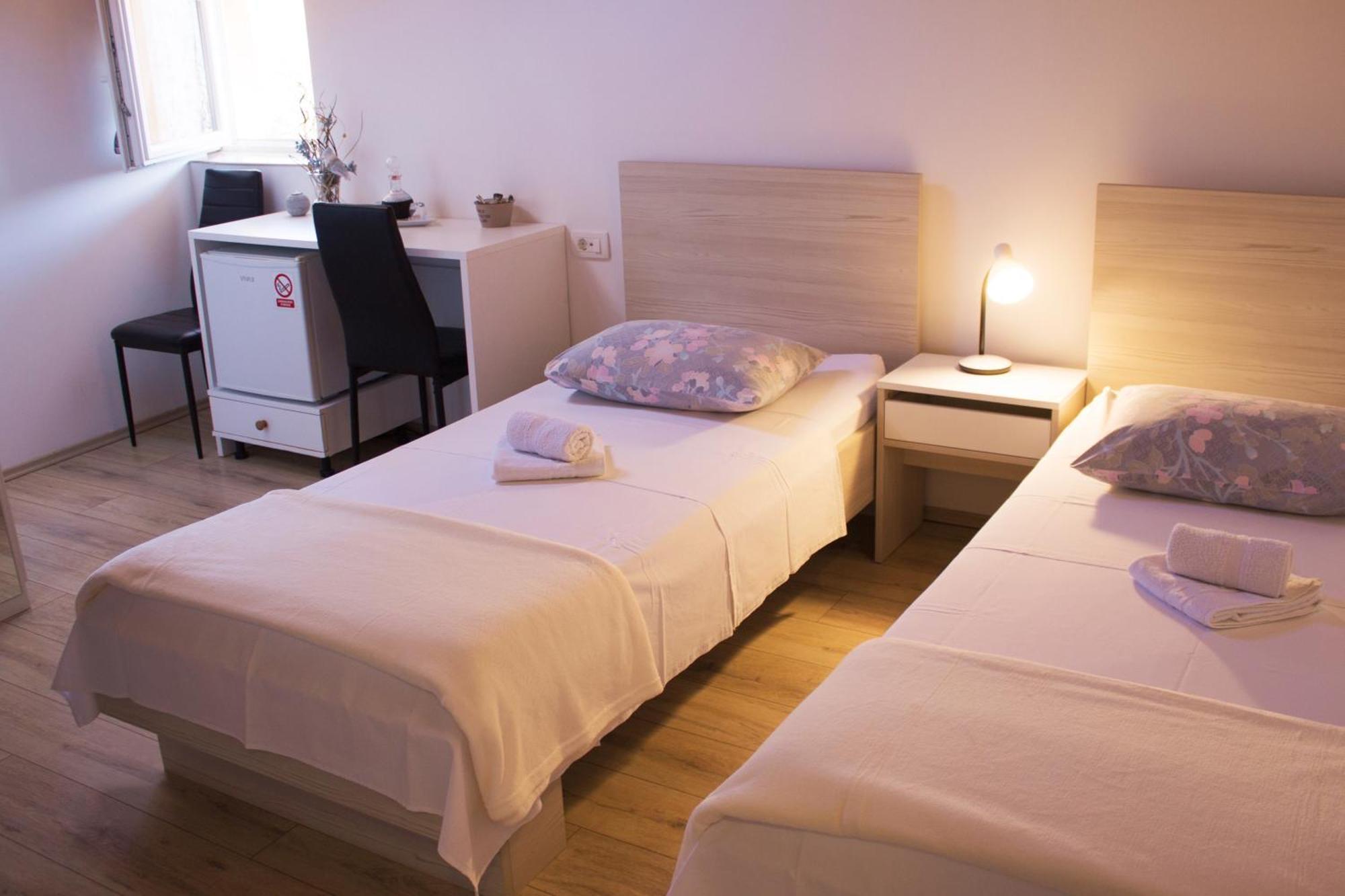 Guesthouse Miranda Np Krka โลโซวาซ ห้อง รูปภาพ