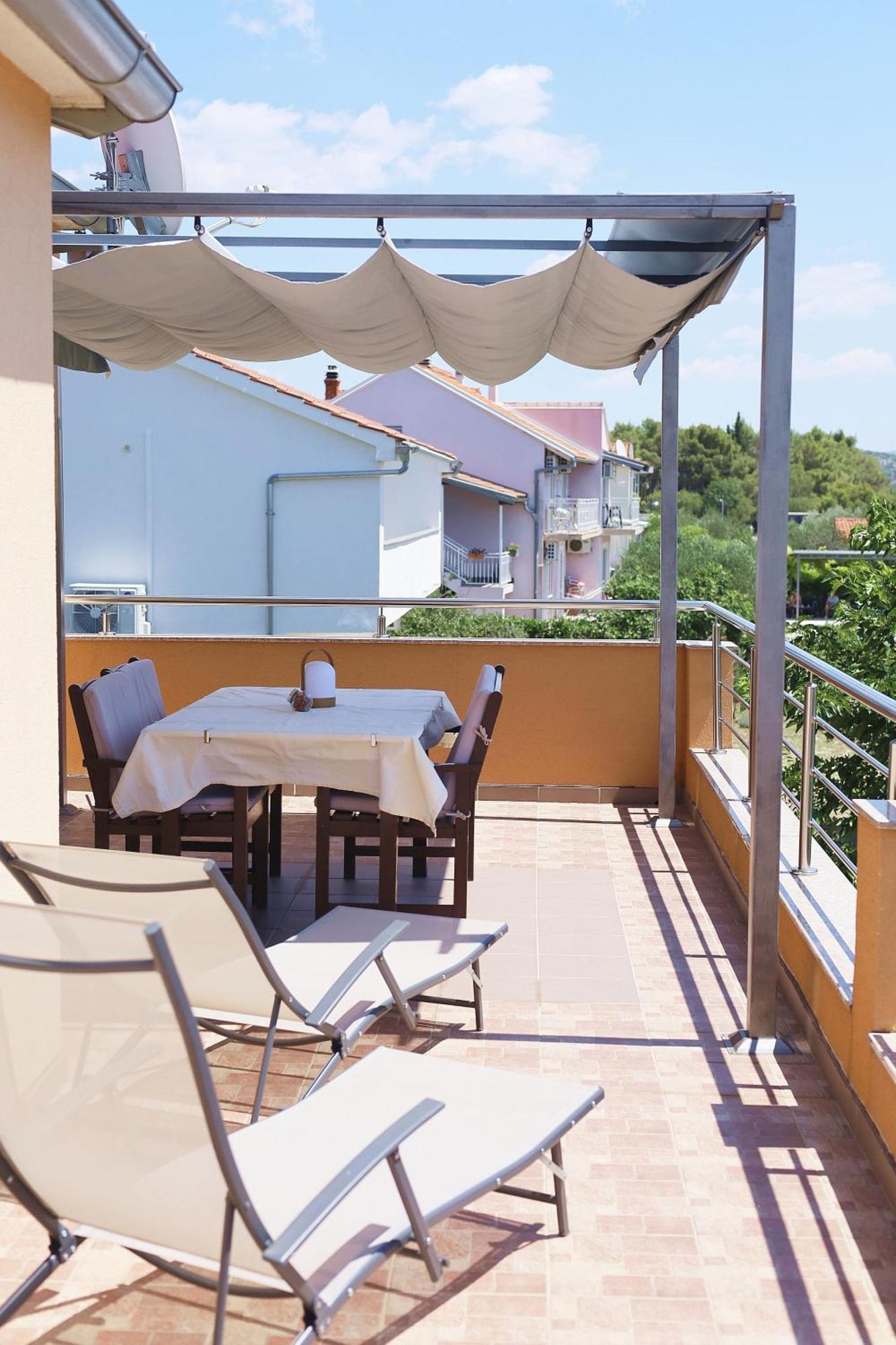 Guesthouse Miranda Np Krka โลโซวาซ ภายนอก รูปภาพ