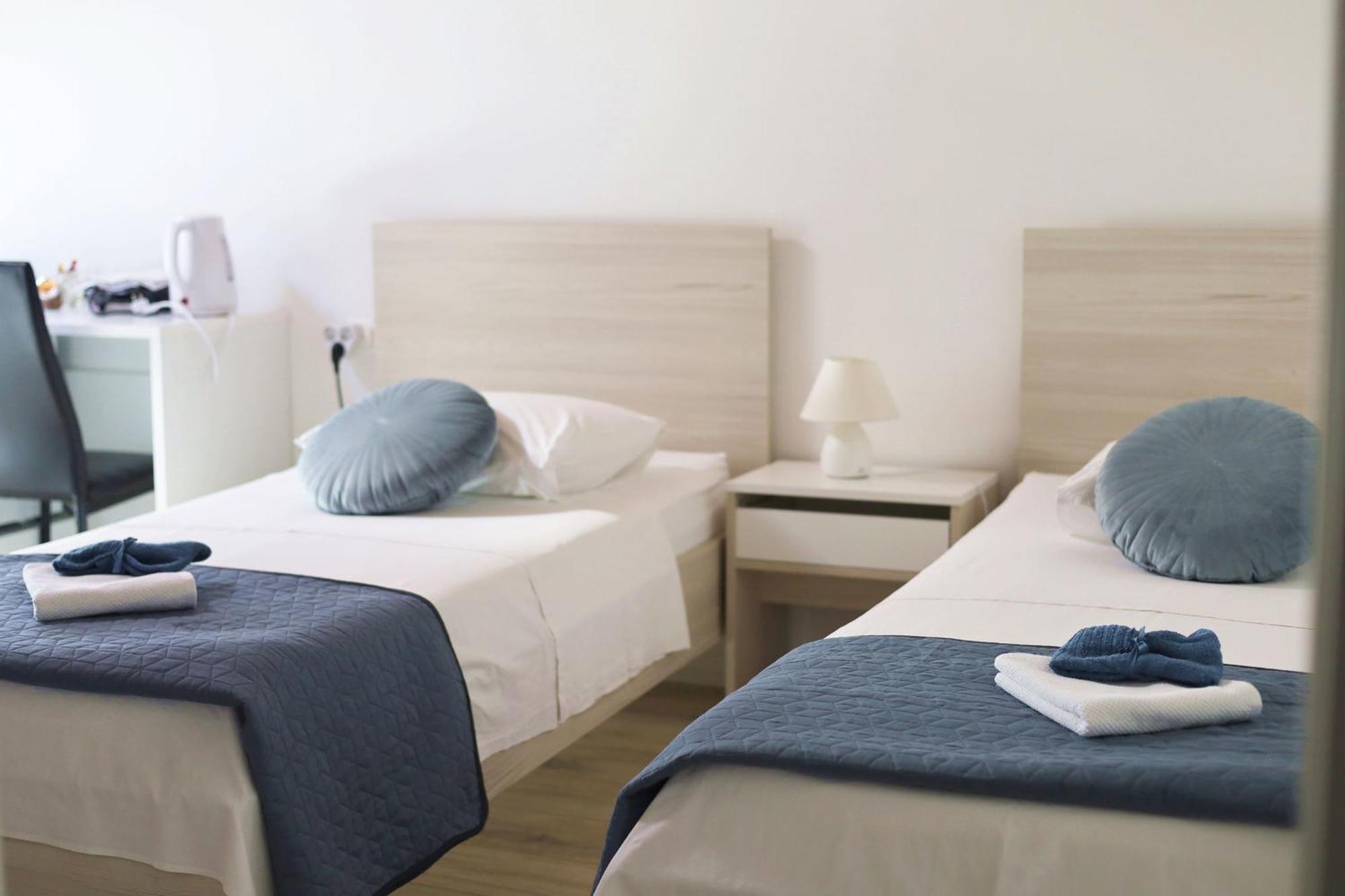 Guesthouse Miranda Np Krka โลโซวาซ ภายนอก รูปภาพ