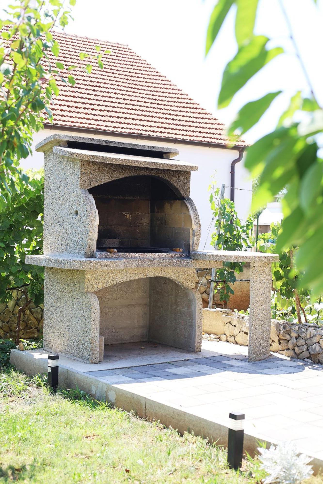 Guesthouse Miranda Np Krka โลโซวาซ ภายนอก รูปภาพ