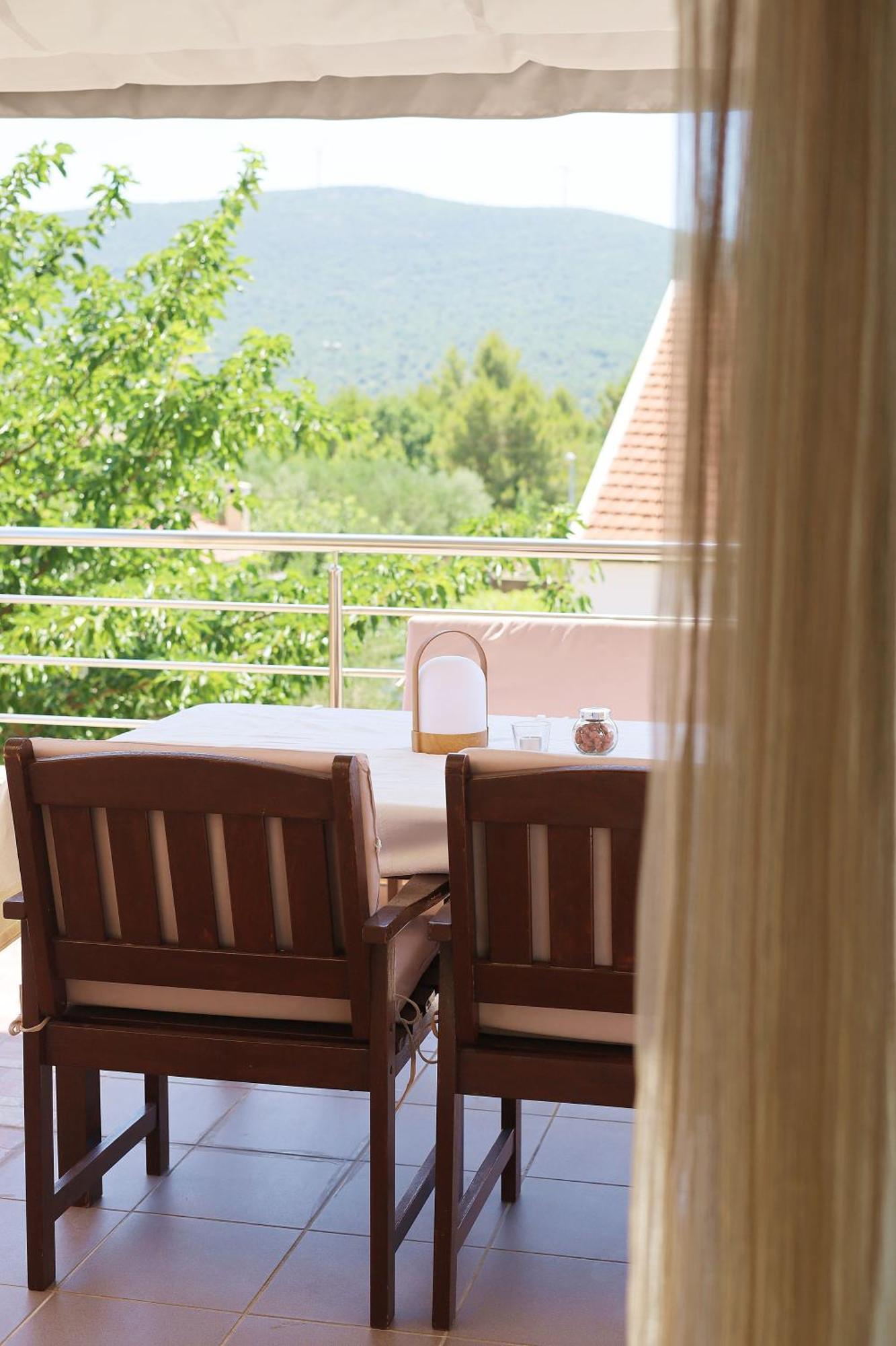 Guesthouse Miranda Np Krka โลโซวาซ ภายนอก รูปภาพ